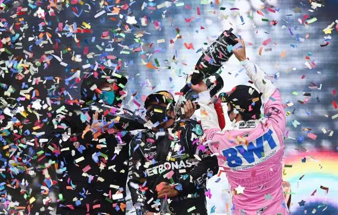 Photo de la victoire de Lewis Hamilton sacre champion du monde