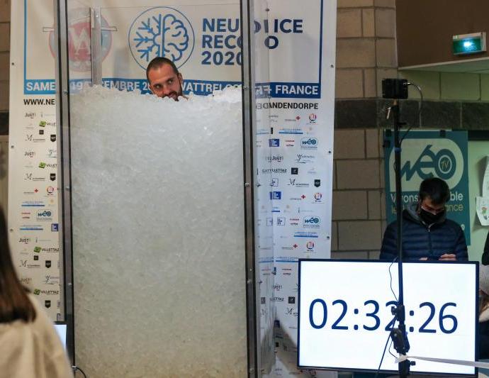 Image de Romain Vandendorpe a battu le record du monde d'immersion dans la glace.