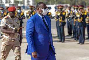 Macky Sall et des soldats