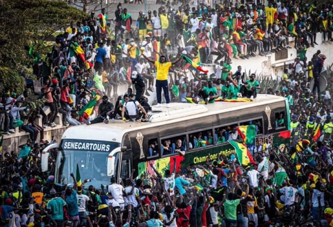 Victoire Can senegal celebration dans les rues de dakar peuple sénégalais.