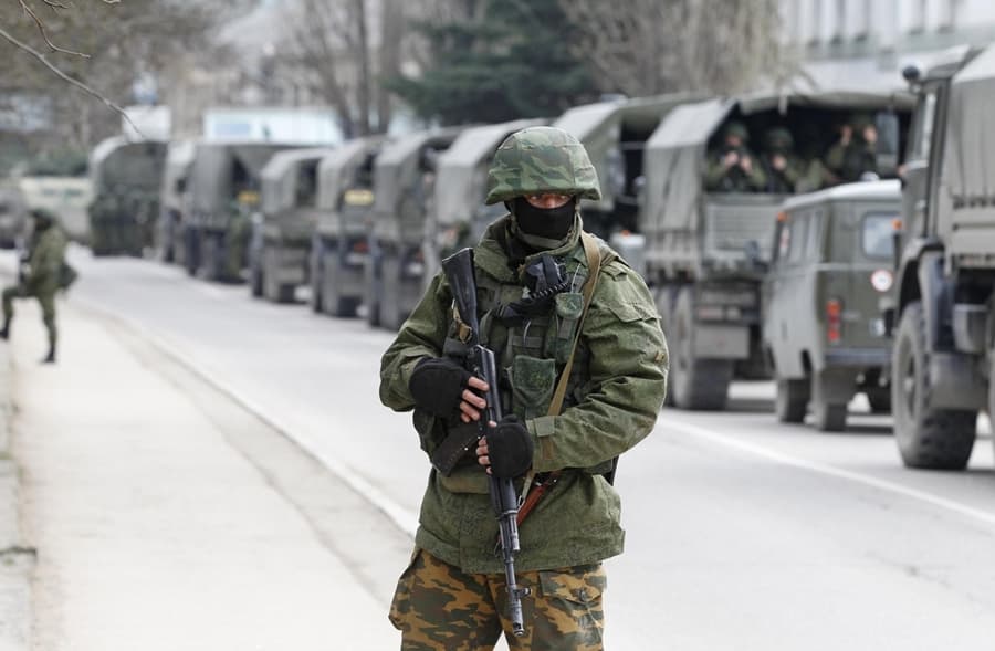 Conflit Russie-Ukraine : militaire avec arme.