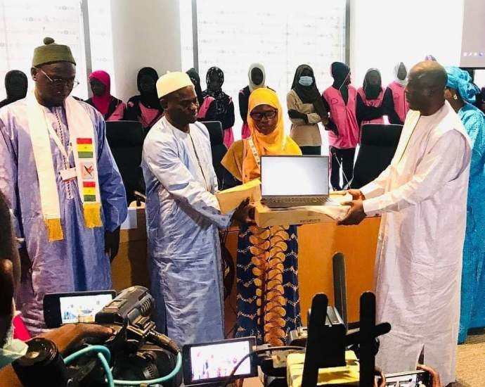 Cheikh Oumar ANNE arrose la championne Sokhna Ndaté CISSÉ de cadeaux
