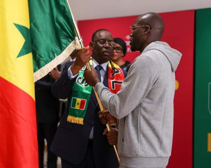 Qatar 2022 : les lions du Sénégal ont reçu le drapeau national à Doha