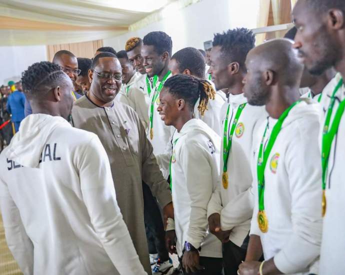 les lions de l’équipe nationale locale et ceux du Beach Soccer ont été reçus hier au Palais par le Président de la République