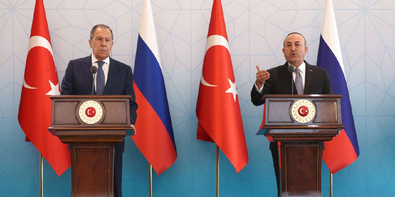 sergueï lavrov de la russie et le ministre turque des affaires étrangères